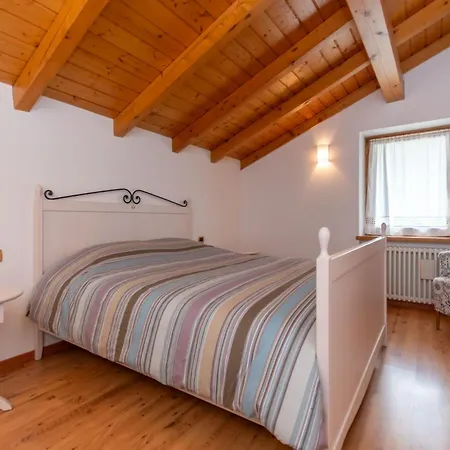 La Casa Di Elvira-mansarda Apartment *