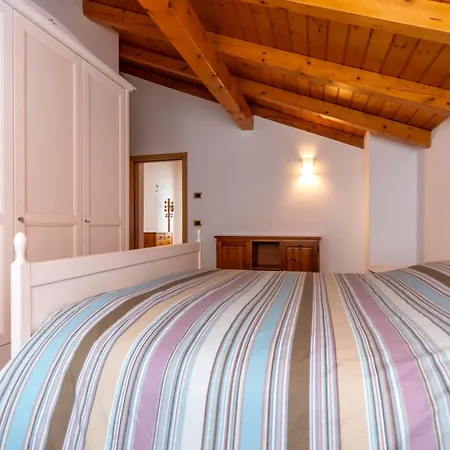 La Casa Di Elvira-mansarda Apartmán *