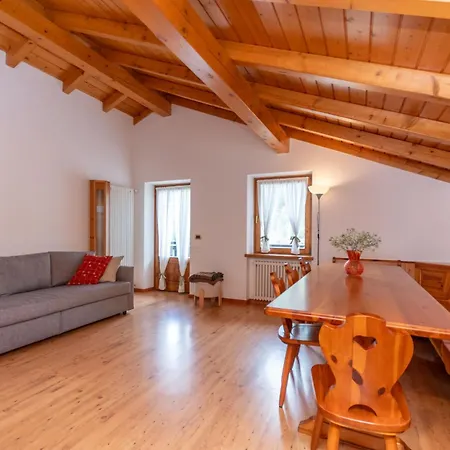 La Casa Di Elvira-mansarda Apartmán