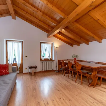 La Casa Di Elvira-mansarda Apartmán